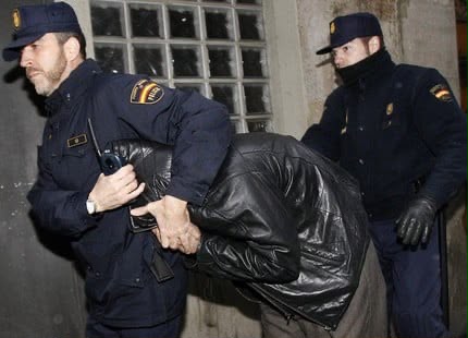 الأمن الإسباني بمليلية المحتلة يفكك شبكة للنصب المالي بتوقيف 3 أشخاص