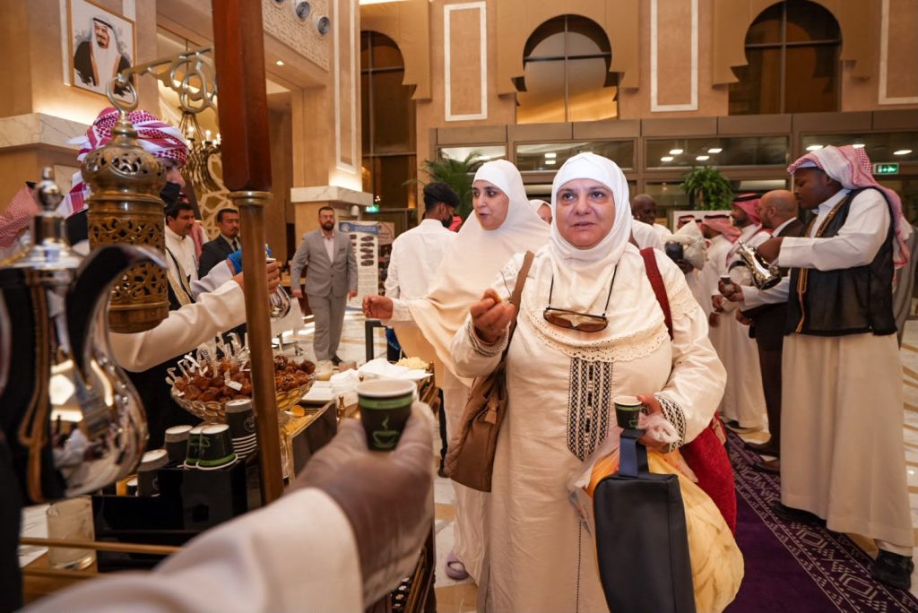 الوفد المغربي ضمن ضيوف خادم الحرمين الشريفين للعمرة يصلون مكة المكرمة