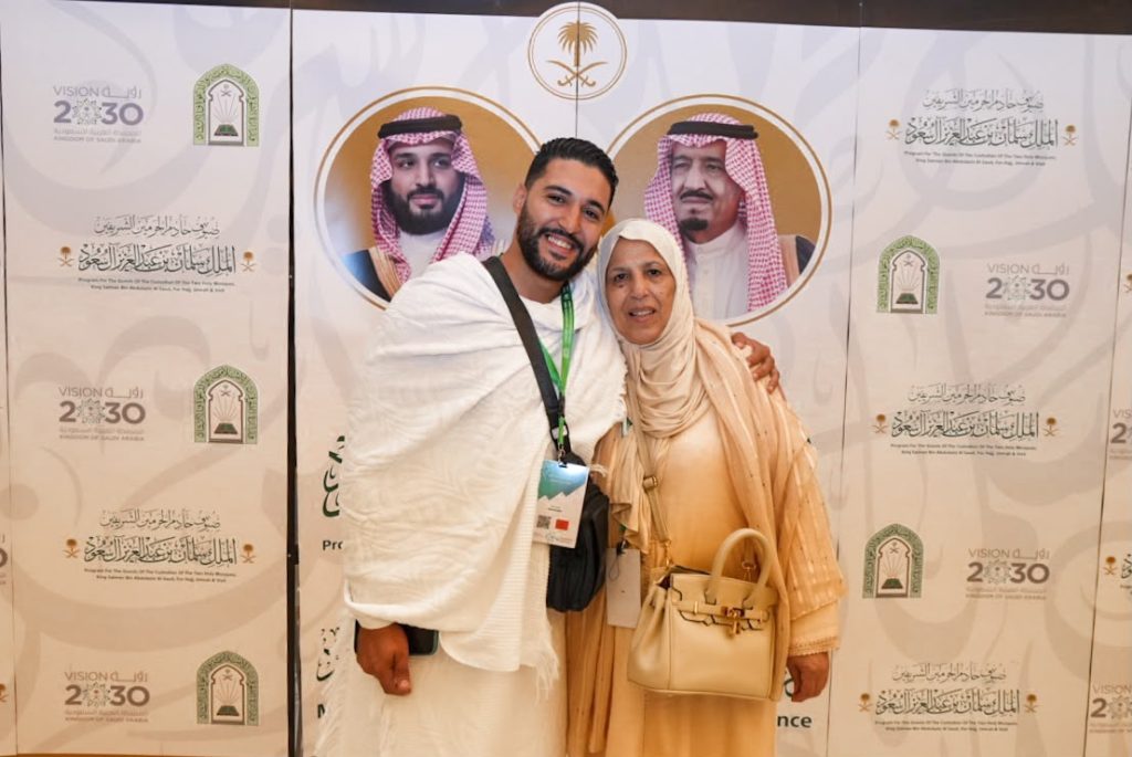 الوفد المغربي ضمن ضيوف خادم الحرمين الشريفين للعمرة يصلون مكة المكرمة