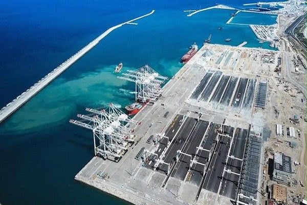 سفينة الحاويات الليبيرية «إم إس سي نيتا» تفتتح مرحلة العمليات التجارية الفعلية بميناء الناظور