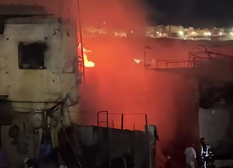 اندلاع حريق مهول بسوق النخيل بمدينة فاس