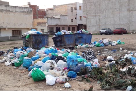 أزبال تاويمة بالناظور: المؤسسة تحمّل الساكنة المسؤولية.. والمسؤول الأول في عطلة انتخابية
