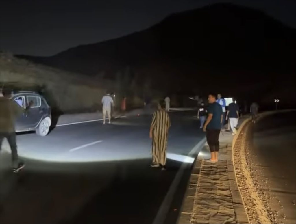 الناظور.. نفوق 15 رأسا من الماعز في حادث بالطريق الساحلية بأزغنغان