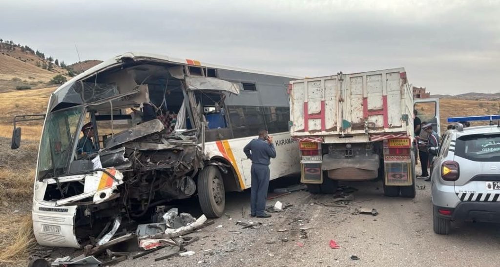 خنيفرة.. حادث اصطدام بين شاحنة وحافلة يخلف 28 إصابة وحالة حرجة