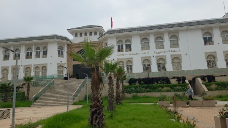 حادث دهس شرطي بالدار البيضاء.. تقديم المتهمة ومرافقها أمام القضاء