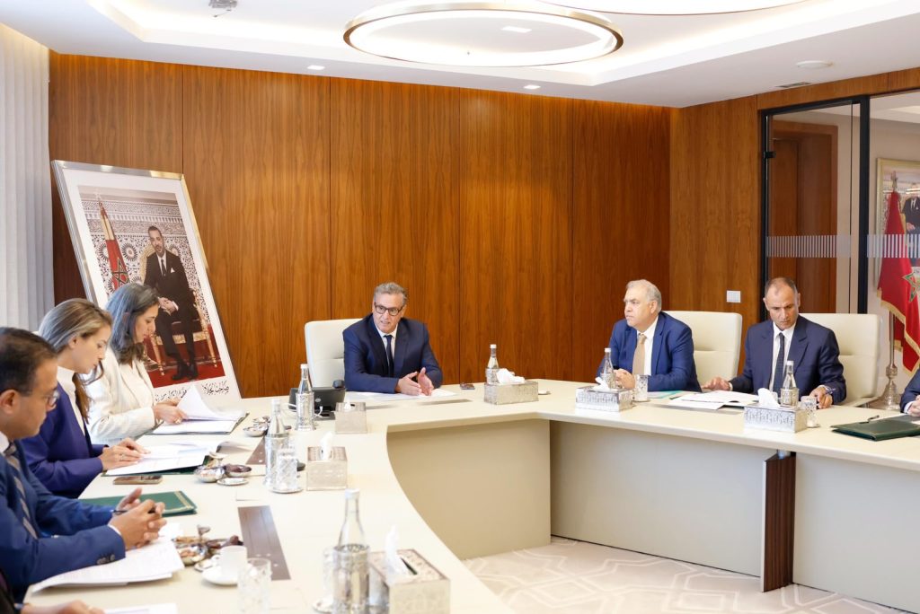الحكومة تقرر مواصلة دعم مهنيي النقل لمواجهة ارتفاع أسعار المحروقات