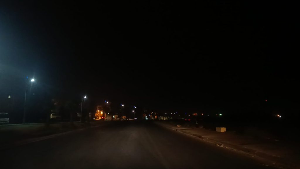 سطات.. ممر طرقي بلا إنارة بلا تشوير يهدد حياة المواطنين