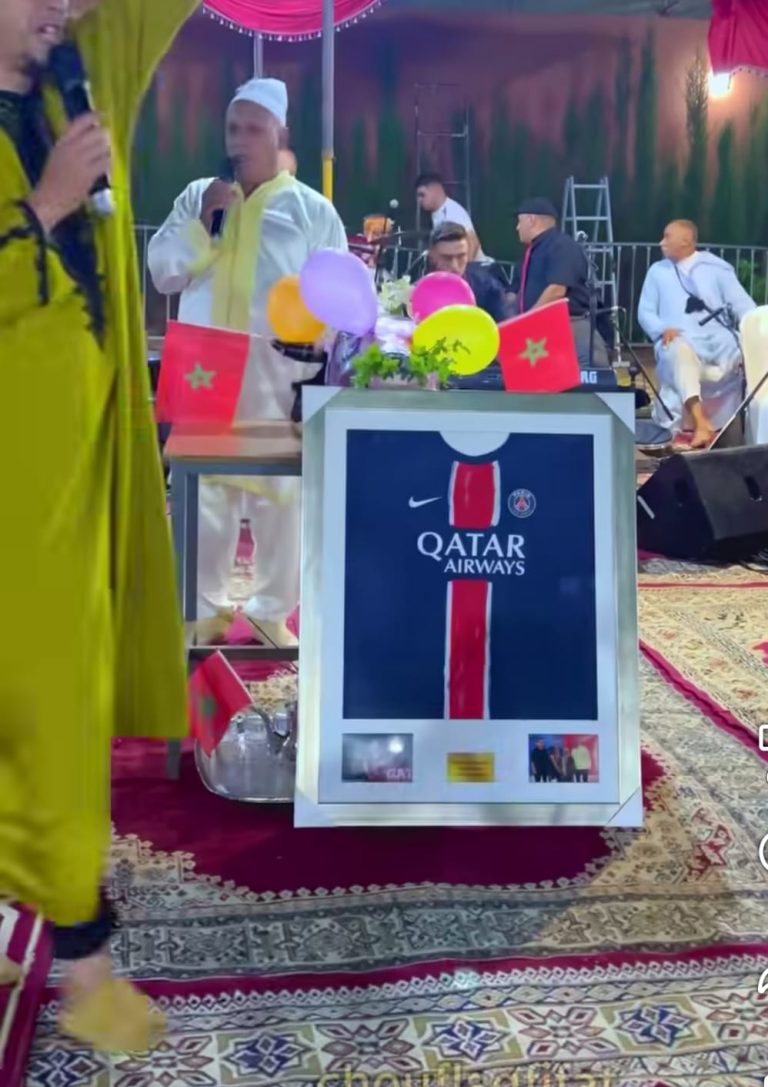 أولاد تايمة.. بيع قميص أشرف حكيمي بمليون سنتيم في موسم الرمى بالكفيفات