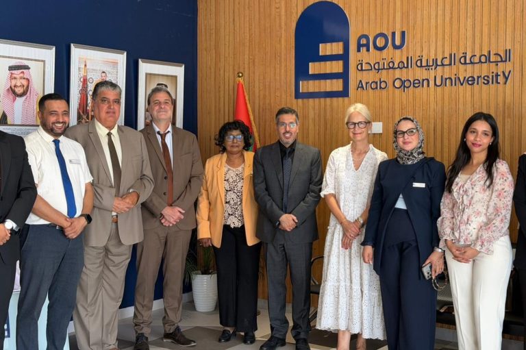 الجامعة العربية المفتوحة بالمغرب تعزز تعاونها مع نظيرتها البريطانية