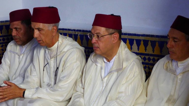 بحضور عامل صفرو.. توزيع هبة ملكية بضريحي لحسن اليوسي وعلي بوسرغين