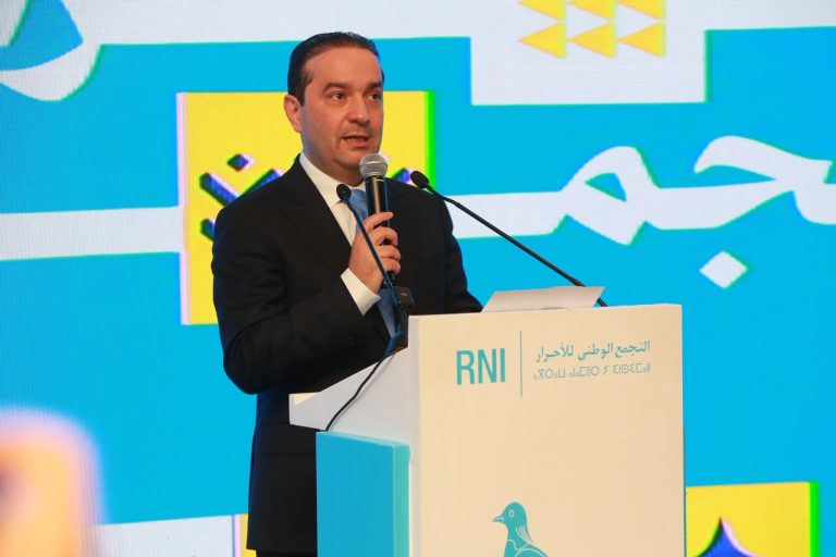 من مستهلك إلى منتج للكهرباء.. الأحرار يقترح تعميم الطاقة الشمسية على الأسر المغربية