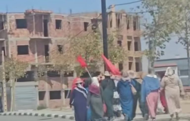 ميدلت.. نساء قرويات يحتججن للمطالبة بالماء الصالح للشرب