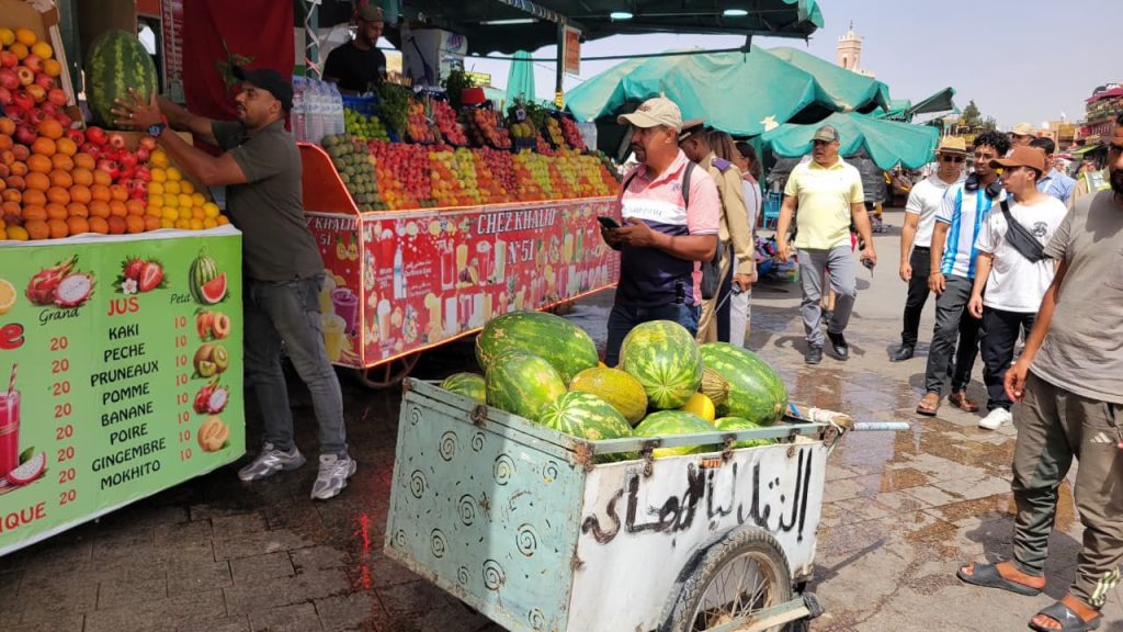 سلطات مراكش توقف نشاط 3 عربات لبيع الليمون بساحة جامع الفنا (صور)