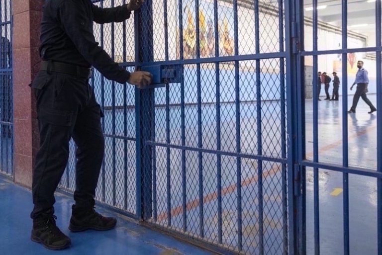 من خنيفرة إلى ميدلت.. أسئلة جديدة تحيط بوفاة سيدة داخل فندق بمدخل المدينة
