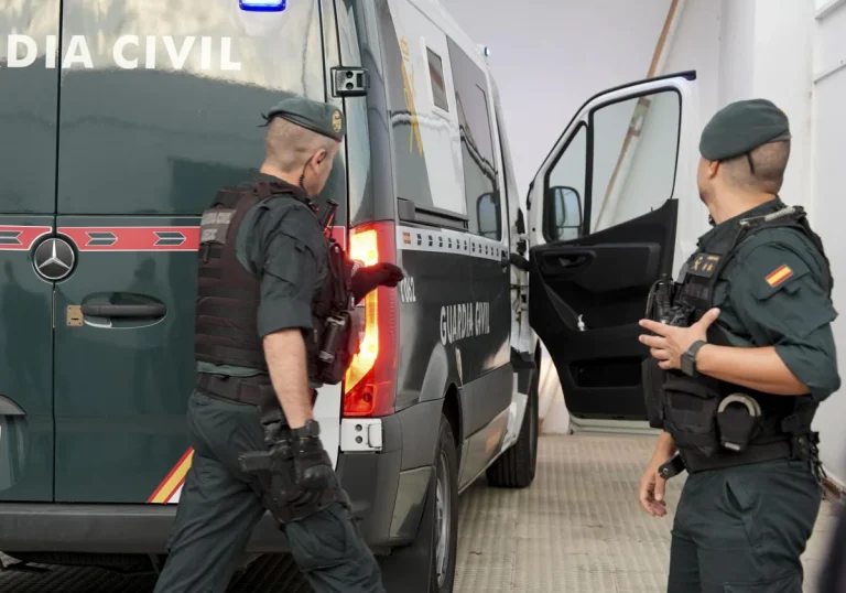 سبتة المحتلة.. توقيف شخص دخل خلال العبور الجماعي وكان ممنوعاً من دخول إسبانيا