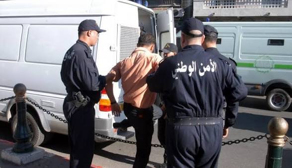ناشط مغربي يدّعي خداع الأجهزة الأمنية الجزائرية والتسبب في اعتقال العشرات