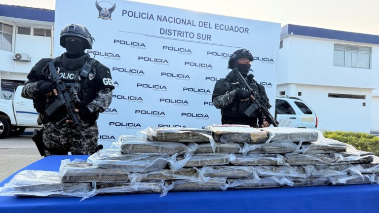 الإكوادور.. حجز 200 كيلوغرام من الكوكايين داخل حاوية موز كانت متجهة إلى طنجة