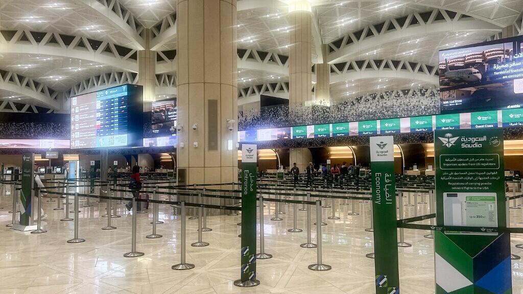السعودية.. تمديد تعليق العمليات في مطار الملك خالد بالرياض
