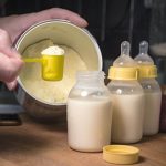 الرضاعة الطبيعية.. أمهات تلجأن للحليب الاصطناعي حفاظا على رشاقتهن