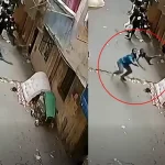 مصر.. شاب ينقذ طفلاً سقط من الشرفة (فيديو)