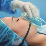 هل يسمع المريض الكلام أثناء تخديره؟ دراسة تكشف قدرة مدهشة للدماغ