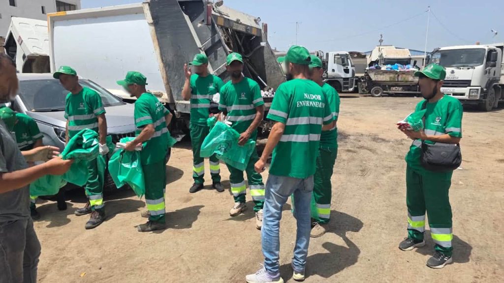 الناظور.. مطالب بنقل شاحنات النفايات من محيط المؤسسات التعليمية