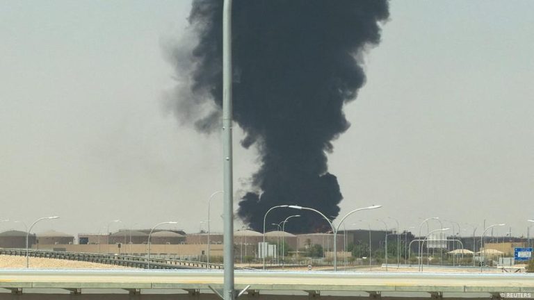 12 قتيلاً و309 مصابين في اعتداء حوثي على مطار الملك خالد بالرياض