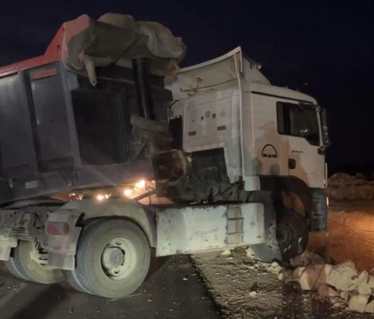 اصطدام بين شاحنة وسيارة أجرة يستنفر الدرك الملكي ضواحي أبي الجعد