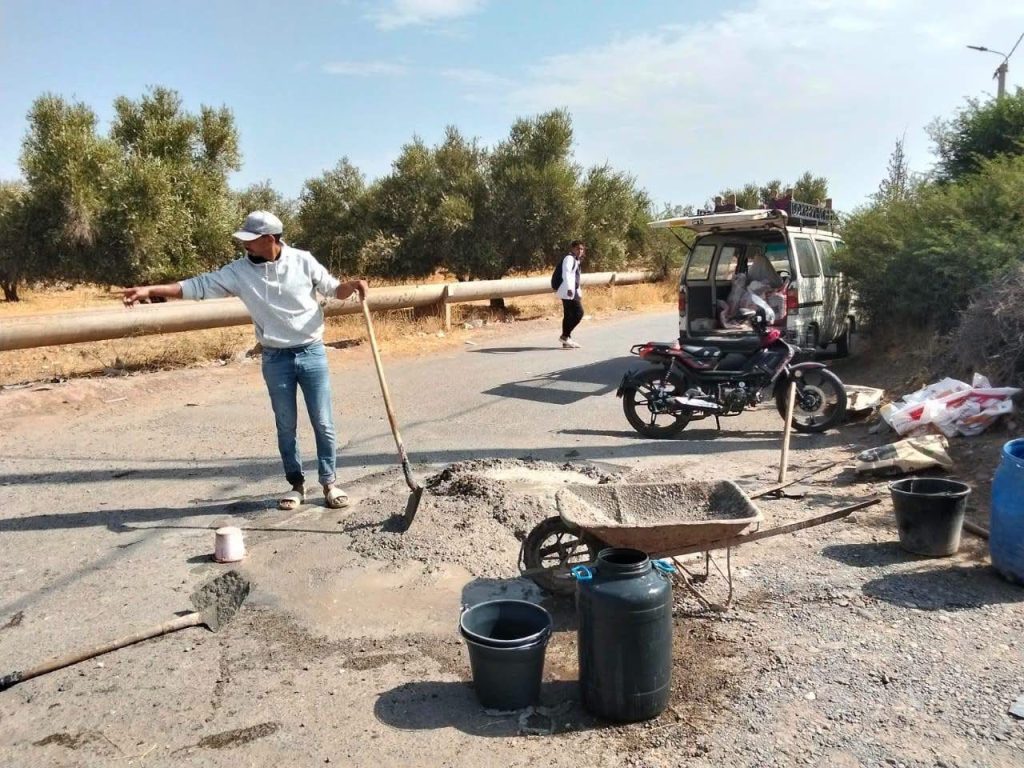 فضيحة.. جمعية تنوب عن مجلس جماعة تسلطانت في إصلاح طريق عمومي