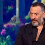 ماجد المصري يودّع حفيده الرضيع بعد أيام قليلة من ولادته - صورة