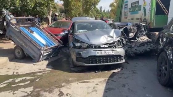 فاس.. شاحنة لنقل النفايات تابعة لـ«ميكومار» تتسبب في حادث سير خطير
