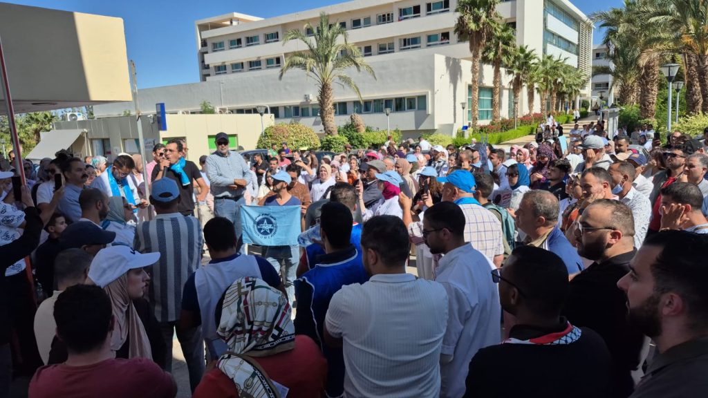 وجدة .. السلطات الأمنية تمنع مسيرة الأطر الصحية لـCHU