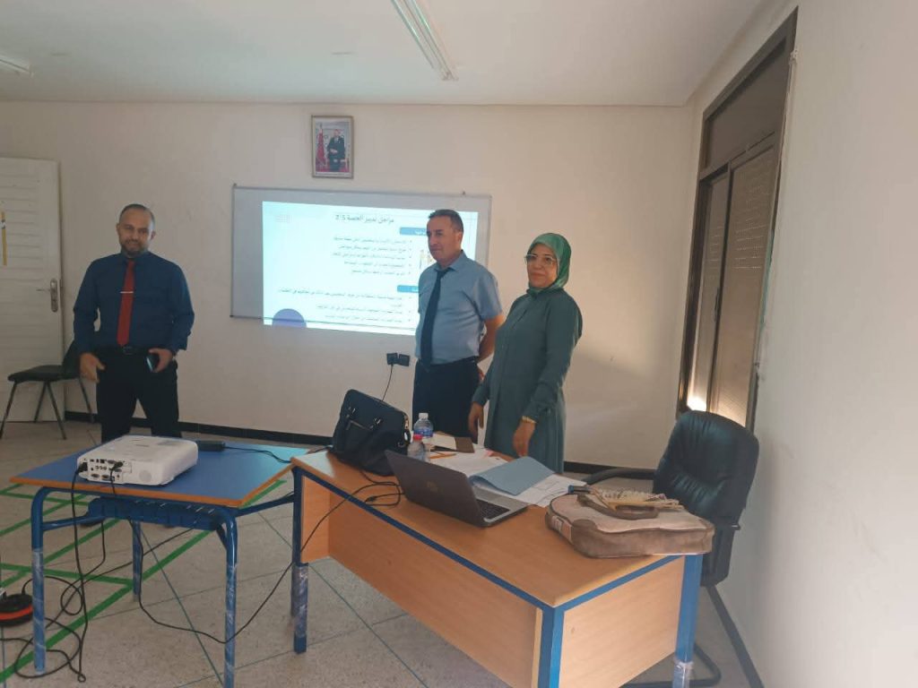 الحسيمة.. المدير الإقليمي للتعليم يتفقد تكوينات التدريس الصريح لفائدة أطر مؤسسات الريادة