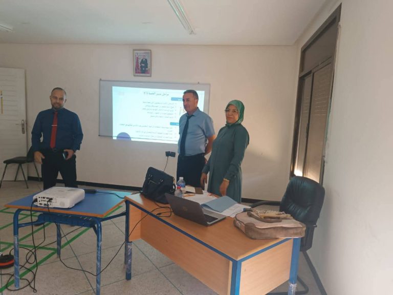 الحسيمة.. المدير الإقليمي للتعليم يتفقد تكوينات التدريس الصريح لفائدة أطر مؤسسات الريادة