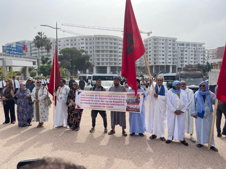 أكادير.. احتجاج أمام القنصلية الإسبانية رفضا لزيارة ملك إسبانيا لسبتة ومليلية المحتلتين