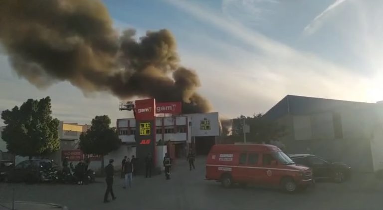 طنجة.. شرارة تلحيم يُشتبه في تسببها في حريق معمل للأثاث