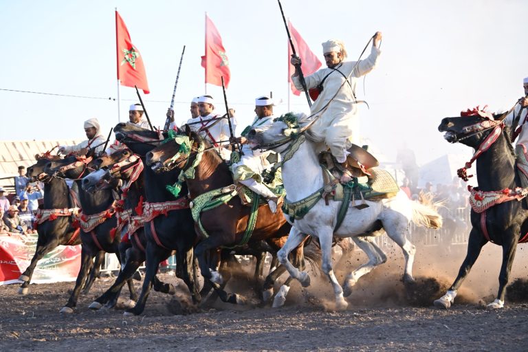 مهرجان ولاد يحيى للتبوريدة يسدل الستار على دورته الثانية بتكريم القنصل الإيطالي و22 سربة - صور