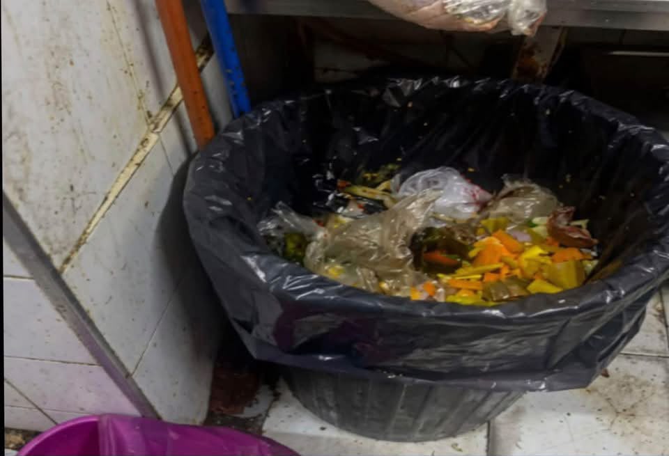مراكش.. حجز مواد غذائية فاسدة داخل مطعم مشهور بساحة جامع الفنا - صور