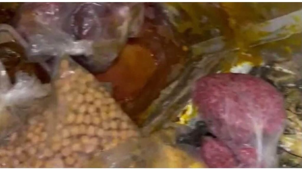 مراكش.. حجز مواد غذائية فاسدة داخل مطعم مشهور بساحة جامع الفنا - صور
