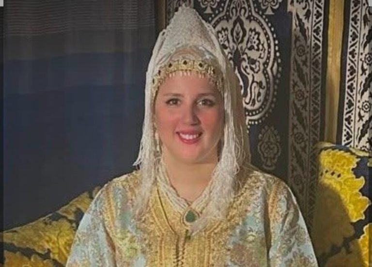 الفنانة فردوس البكاري تفاجئ جمهورها بقرار اعتزال الفن - صورة