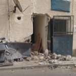 العيون.. مطاردة هوليودية بين سيارتين تنتهي باقتحام منزل ومواجهة عنيفة بالشارع العام