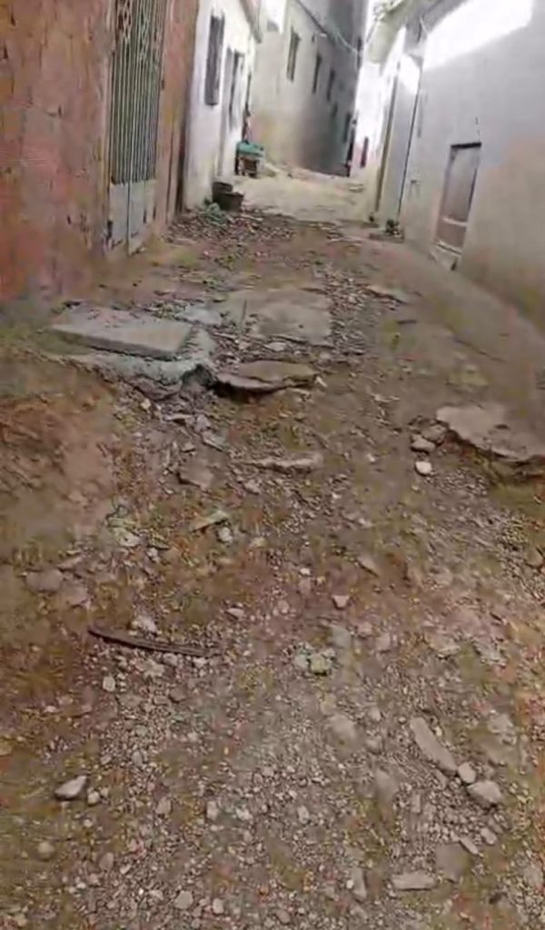 طنجة.. طريق مهترئة ببوبانة تفاقم معاناة الساكنة - صور 17 طنجة.. طريق مهترئة ببوبانة تفاقم معاناة الساكنة - صور