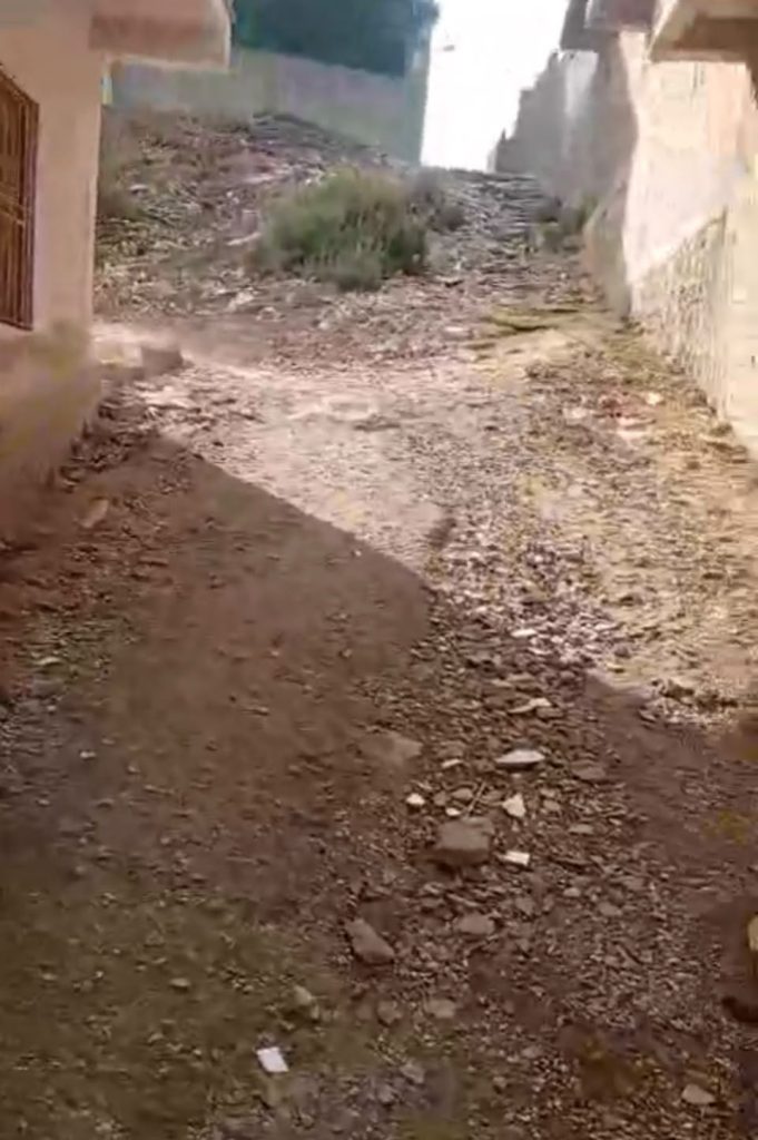 طنجة.. طريق مهترئة ببوبانة تفاقم معاناة الساكنة - صور 15 طنجة.. طريق مهترئة ببوبانة تفاقم معاناة الساكنة - صور