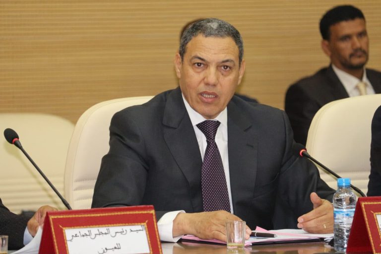 أقاليم السمارة وبوجدور تخطف الأضواء في احتفالات عيد الوحدة وسط انتقادات لـ«أزمة التدبير» بالعيون