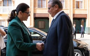 تسليم السلط بين المنصوري وأخنوش.. تأكيد على مواصلة الأوراش الكبرى