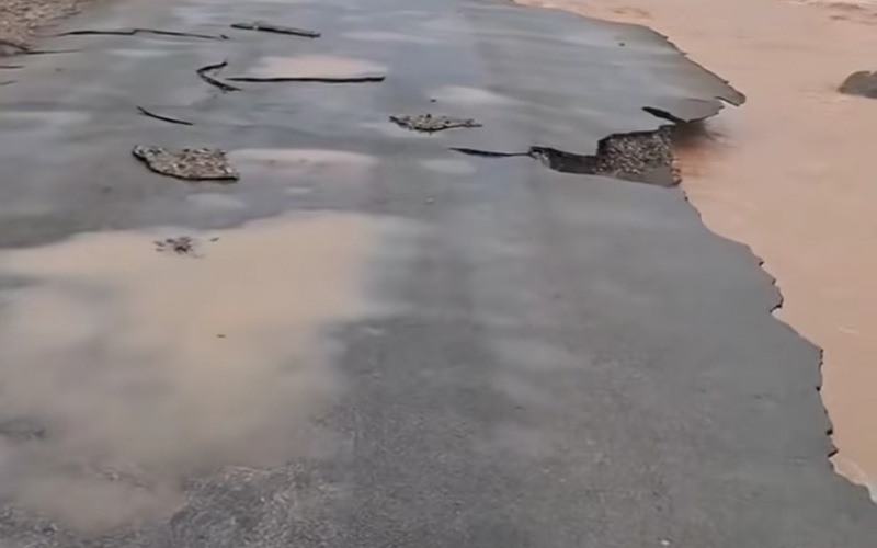 سيول جارفة تدمر أجزاء من الطريق الرابطة بين كلميمة وتنغير وتقطع حركة السير
