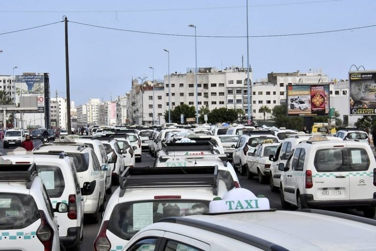 سيارات الأجرة بالبيضاء تحدد الأربعاء موعدا لمسيرتها الاحتجاجية