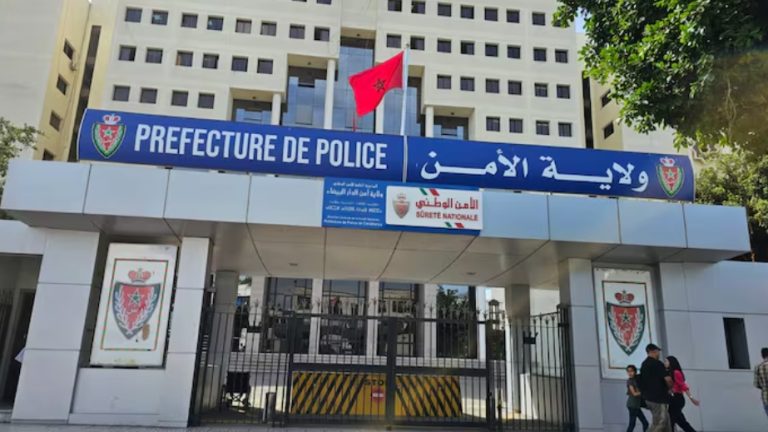 جريمة تهز الحي الحسني بالبيضاء.. تجريد شاب عائد من مباراة الوداد من ملابسه و ممتلكاته