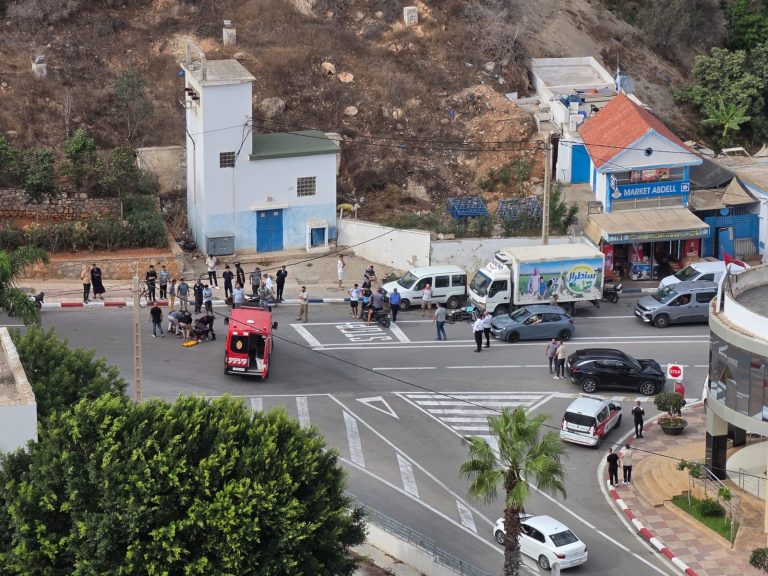 الحسيمة.. إصابة سائق دراجة نارية في حادث اصطدام عنيف بمدخل الميناء