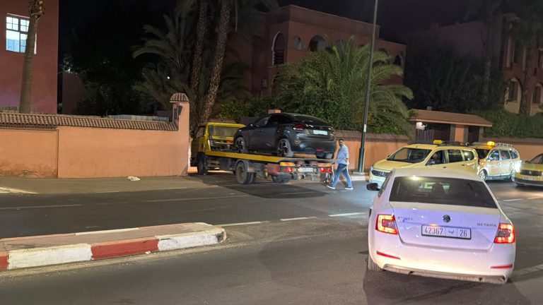 مراكش.. درك باب دكالة يحجز سيارة محملة بالكوكايين والشيرا ويوقف شخصين